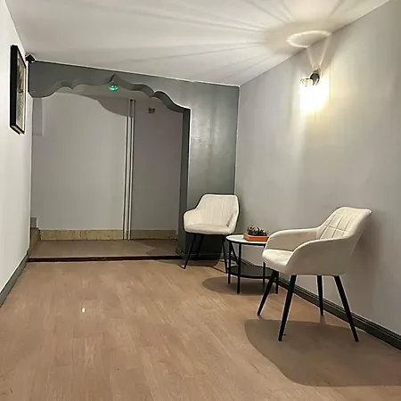 호텔 De La Gare 2*